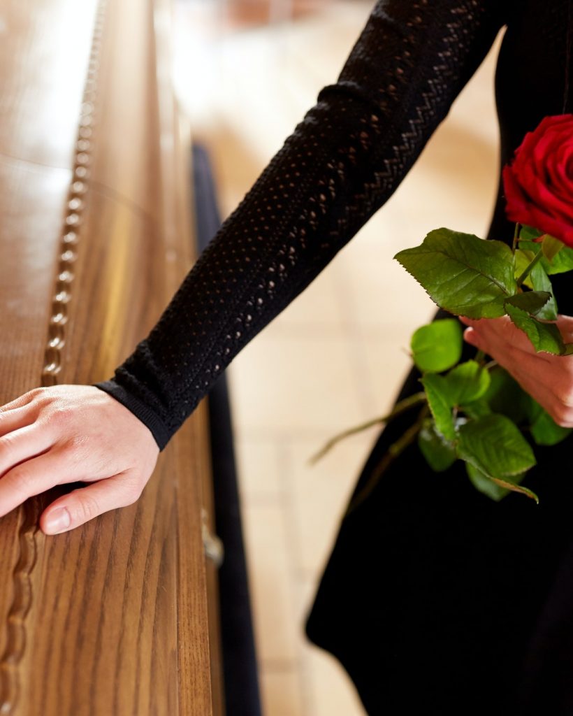woman-with-red-roses-and-coffin-at-funeral-1.jpg woman-with-red-roses-and-coffin-at-funeral-1.jpg